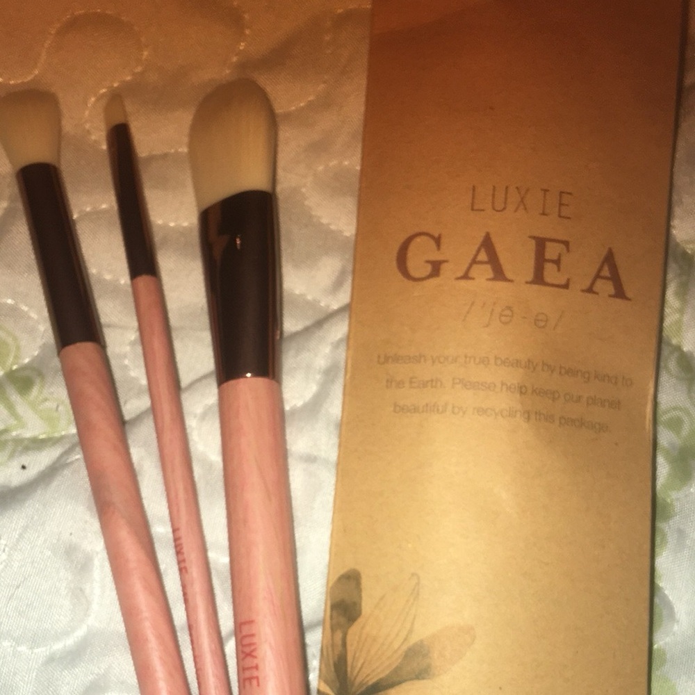 Luxie Gaea Pink Brush Trio